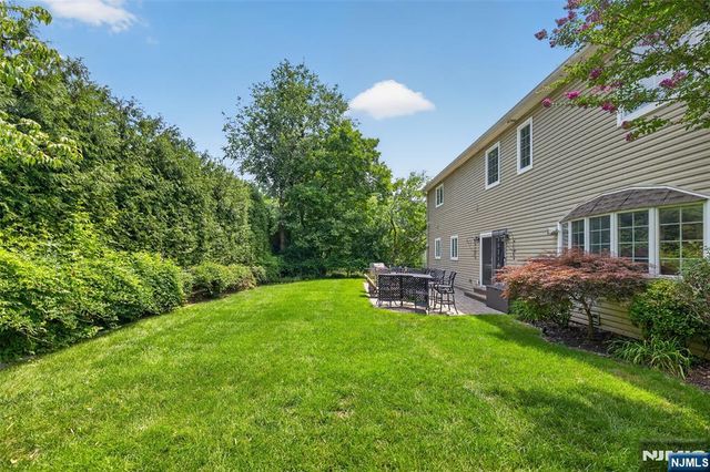 33 Crestwood Drive, Glen Rock, NJ 07452