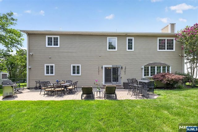 33 Crestwood Drive, Glen Rock, NJ 07452