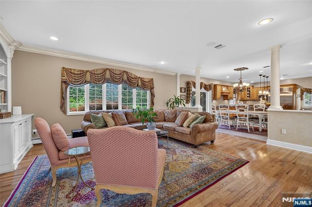 33 Crestwood Drive, Glen Rock, NJ 07452