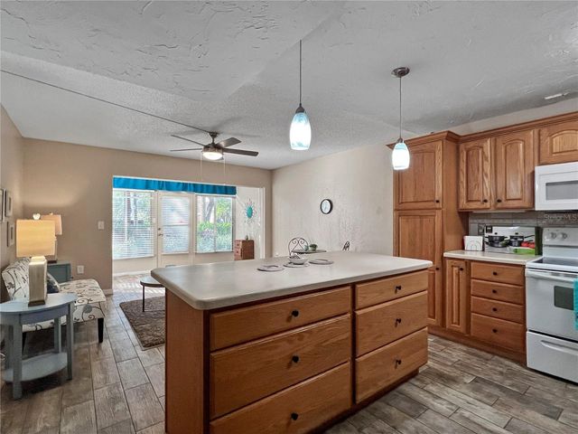 515 30TH AVENUE W H111, Bradenton, FL 34205