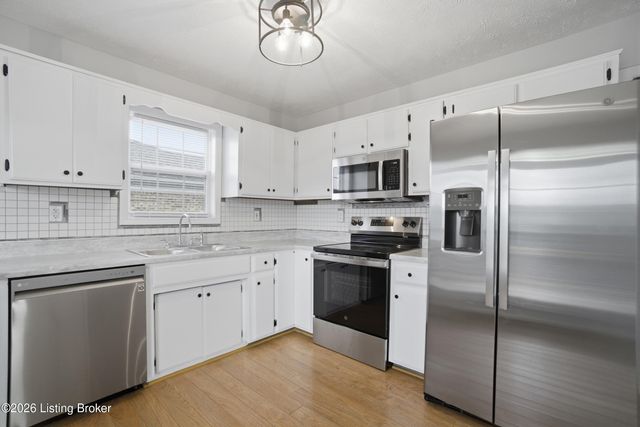 420 Beechcliff Cir, Shepherdsville, KY 40165