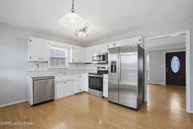 420 Beechcliff Cir, Shepherdsville, KY 40165