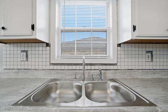 420 Beechcliff Cir, Shepherdsville, KY 40165