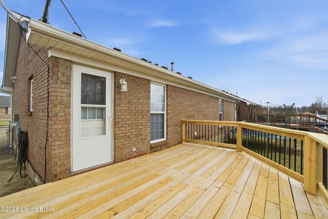 420 Beechcliff Cir, Shepherdsville, KY 40165