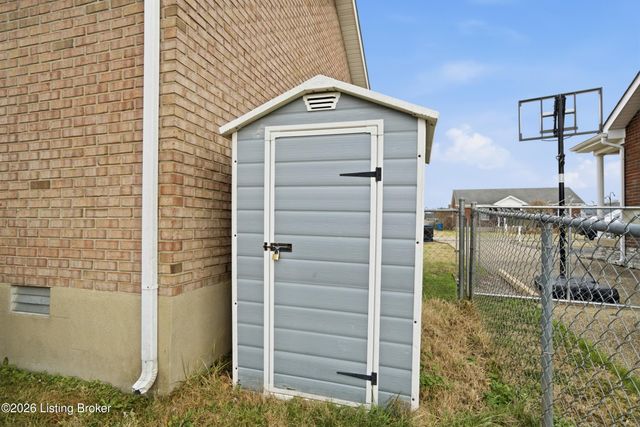 420 Beechcliff Cir, Shepherdsville, KY 40165