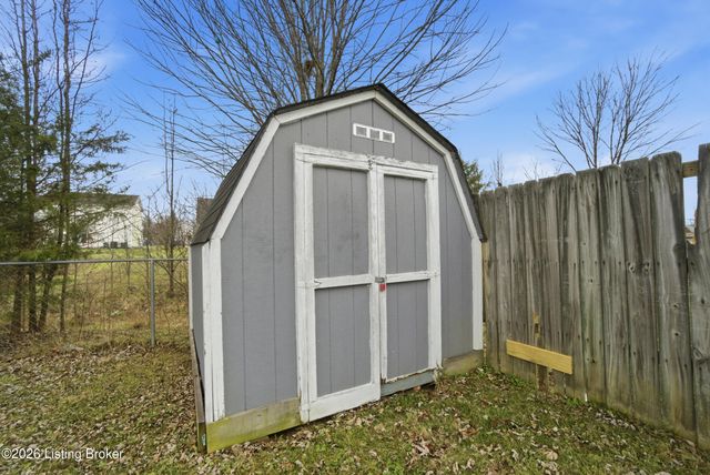 420 Beechcliff Cir, Shepherdsville, KY 40165