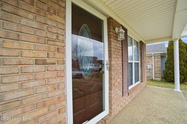 420 Beechcliff Cir, Shepherdsville, KY 40165