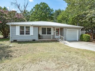 608 Hodge Street, Bowie, TX 76230