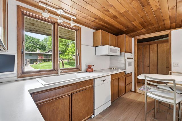 8015 Wynnwood Road, Golden Valley, MN 55427