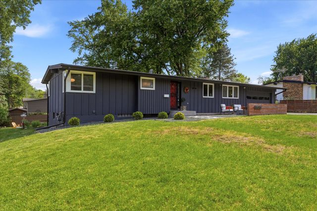 8015 Wynnwood Road, Golden Valley, MN 55427