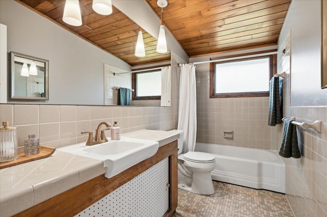 8015 Wynnwood Road, Golden Valley, MN 55427