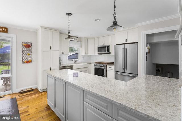 21 GREENWOOD DR, Bordentown, NJ 08505