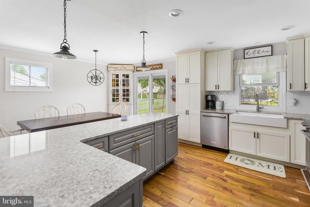 21 GREENWOOD DR, Bordentown, NJ 08505