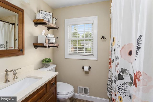 21 GREENWOOD DR, Bordentown, NJ 08505