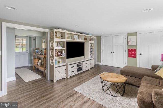 21 GREENWOOD DR, Bordentown, NJ 08505