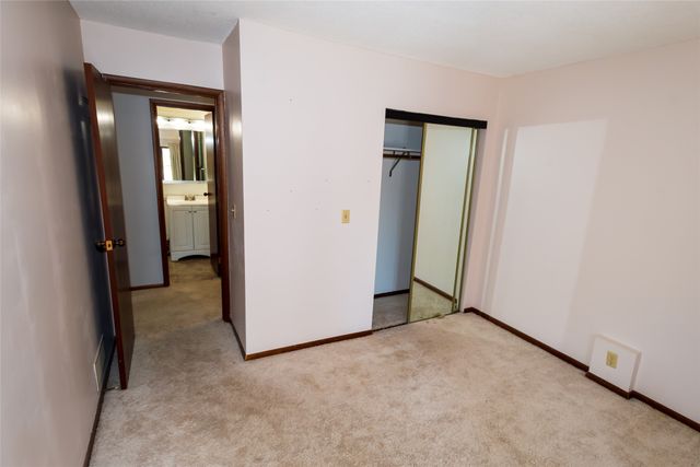 4633 Lockner Drive 3, Urbandale, IA 50322