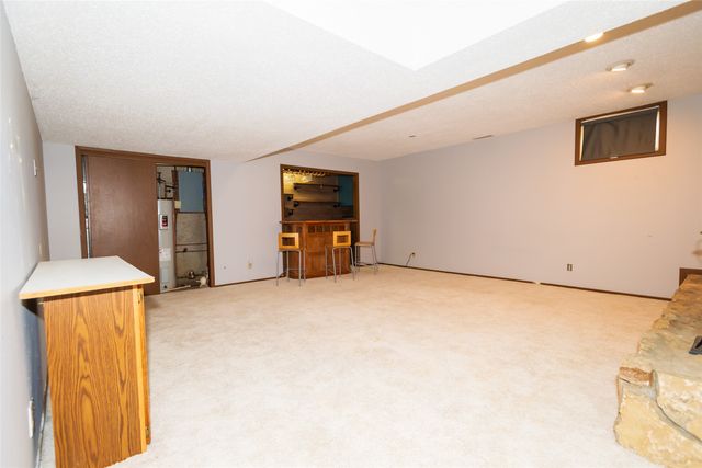 4633 Lockner Drive 3, Urbandale, IA 50322