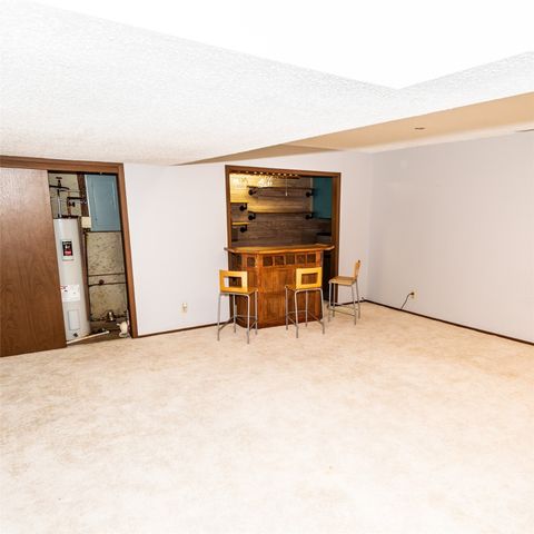 4633 Lockner Drive 3, Urbandale, IA 50322