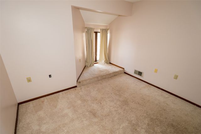 4633 Lockner Drive 3, Urbandale, IA 50322