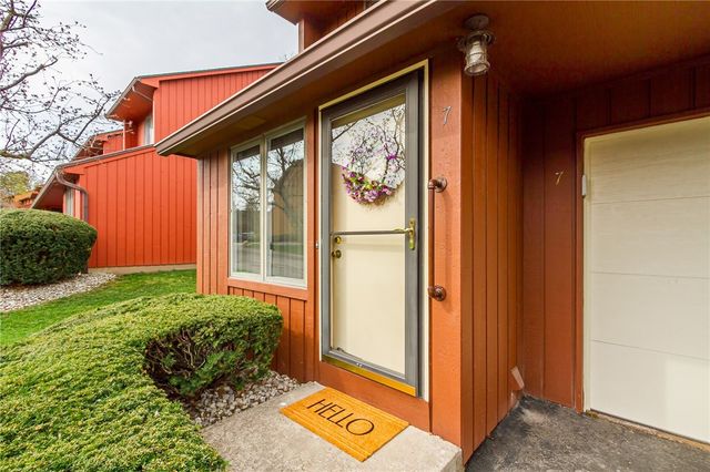 7 Treetop Drive, Perinton, NY 14450