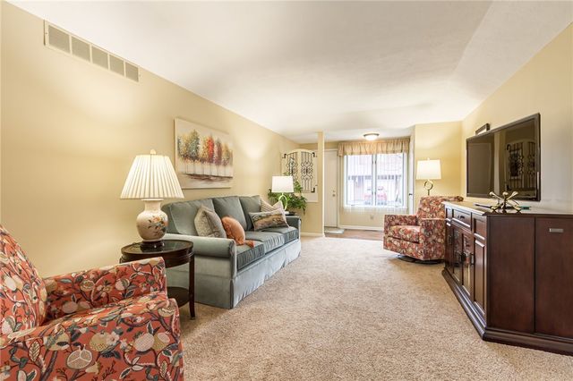 7 Treetop Drive, Perinton, NY 14450