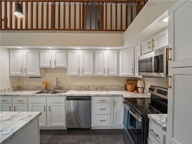 3816 Sams Fork Road, Hurricane, WV 25526