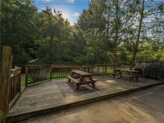 3816 Sams Fork Road, Hurricane, WV 25526