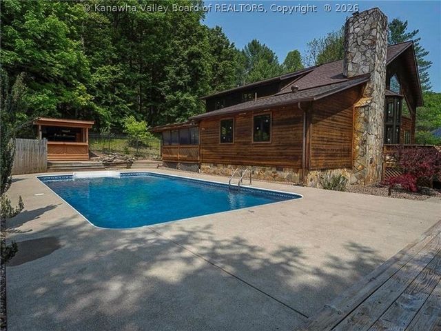 3816 Sams Fork Road, Hurricane, WV 25526