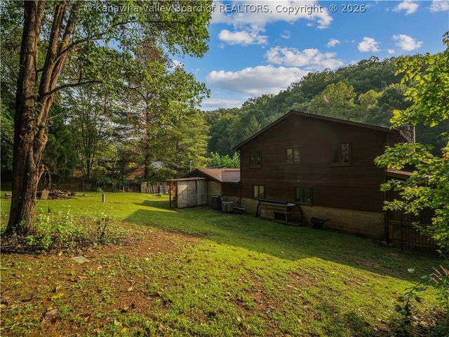 3816 Sams Fork Road, Hurricane, WV 25526