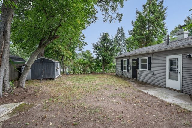 122 Fetherston Ave, Lowell, MA 01852