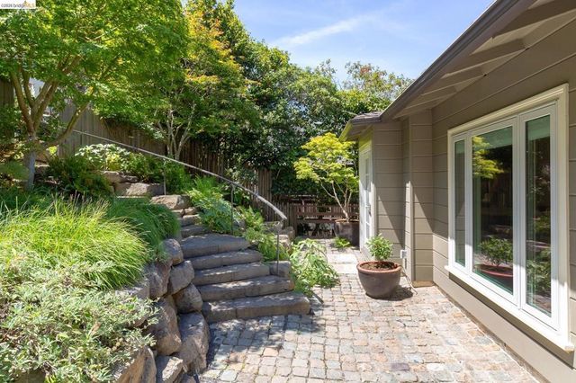 454 Vincente Ave, Berkeley, CA 94707