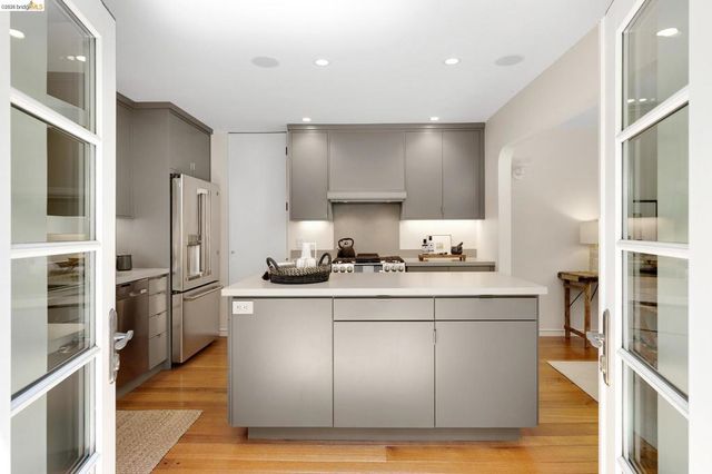 454 Vincente Ave, Berkeley, CA 94707
