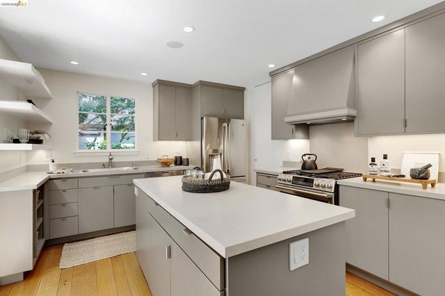 454 Vincente Ave, Berkeley, CA 94707