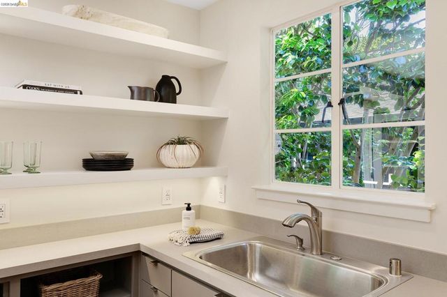 454 Vincente Ave, Berkeley, CA 94707