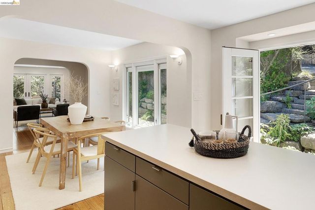 454 Vincente Ave, Berkeley, CA 94707