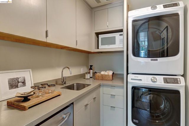 454 Vincente Ave, Berkeley, CA 94707