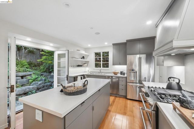 454 Vincente Ave, Berkeley, CA 94707