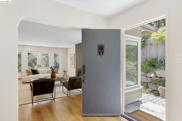 454 Vincente Ave, Berkeley, CA 94707