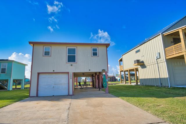1525 County Road 201, Sargent, TX 77414