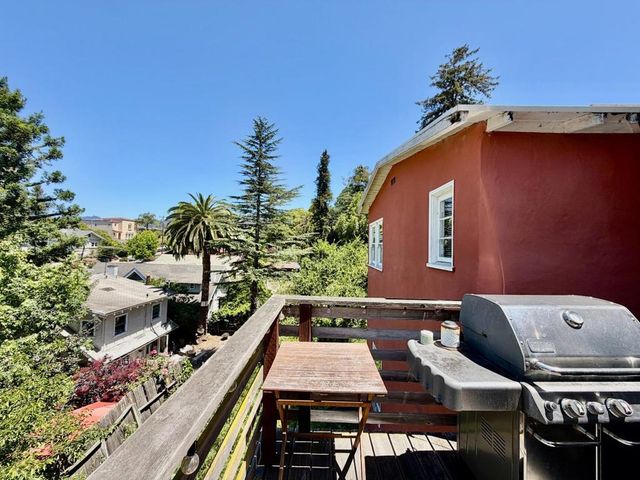 10351037 Warfield Avenue, Oakland, CA 94610