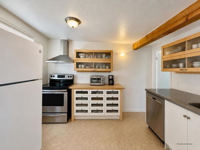 10351037 Warfield Avenue, Oakland, CA 94610
