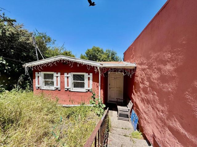 10351037 Warfield Avenue, Oakland, CA 94610