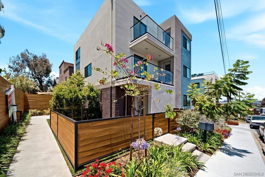 Image 1 of property listing at 2126 San Clemente St, San Diego, CA 92107