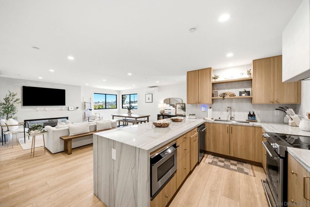 Image 14 of property listing at 2126 San Clemente St, San Diego, CA 92107