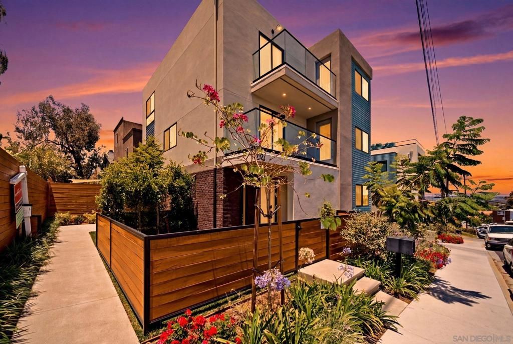 Image 2 of property listing at 2126 San Clemente St, San Diego, CA 92107