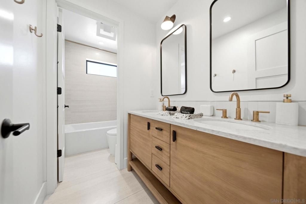 Image 20 of property listing at 2126 San Clemente St, San Diego, CA 92107