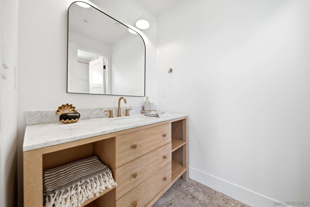 Image 27 of property listing at 2126 San Clemente St, San Diego, CA 92107