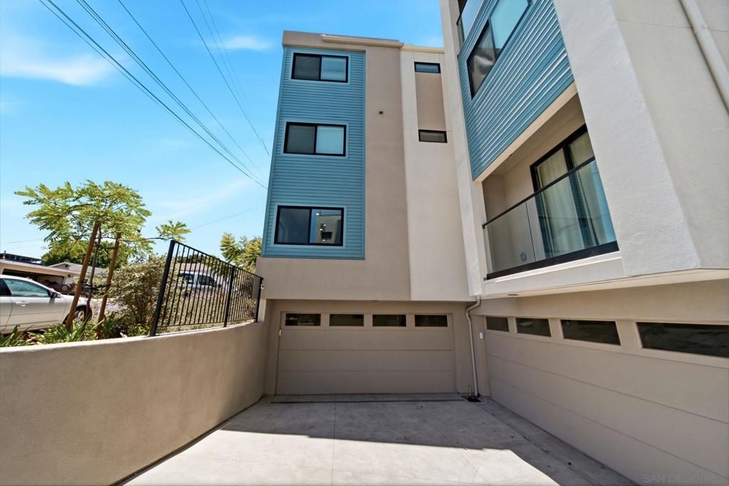 Image 3 of property listing at 2126 San Clemente St, San Diego, CA 92107
