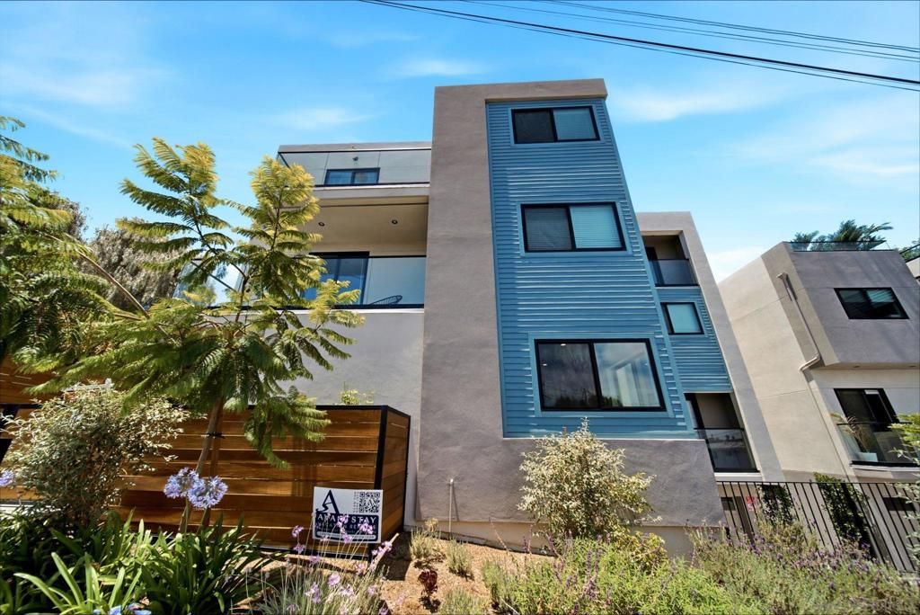 Image 5 of property listing at 2126 San Clemente St, San Diego, CA 92107