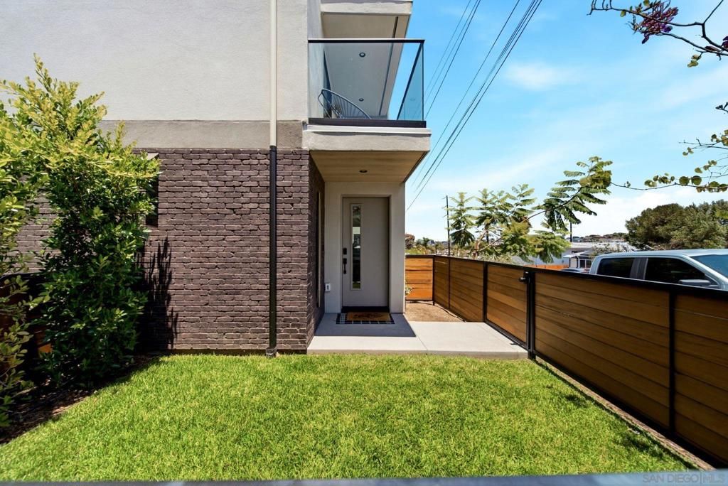 Image 6 of property listing at 2126 San Clemente St, San Diego, CA 92107